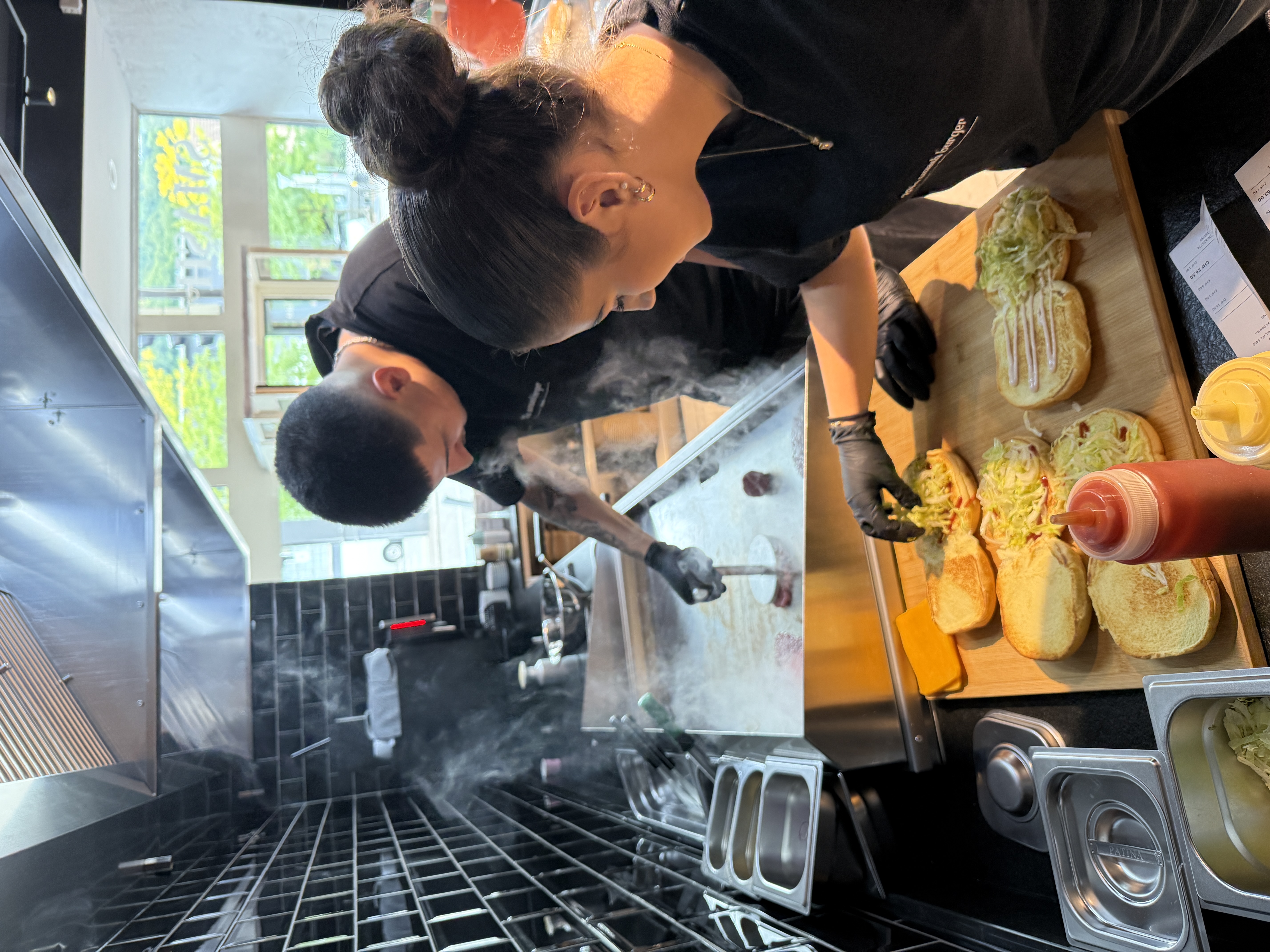 Smash Patty auf heisser Bratfläche